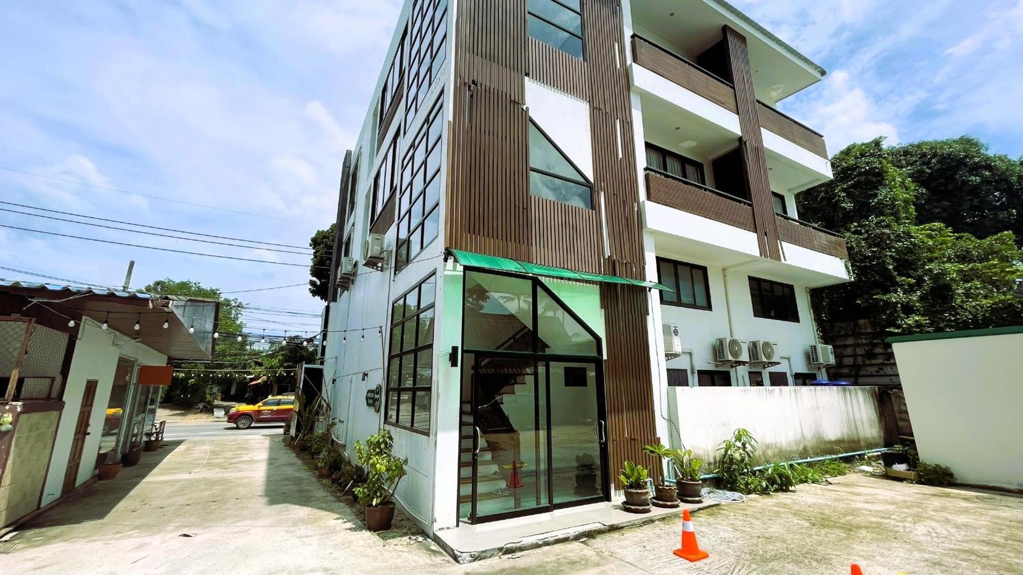 Rockstar Beach Apartments Bang Rak Beach  Exterior photo