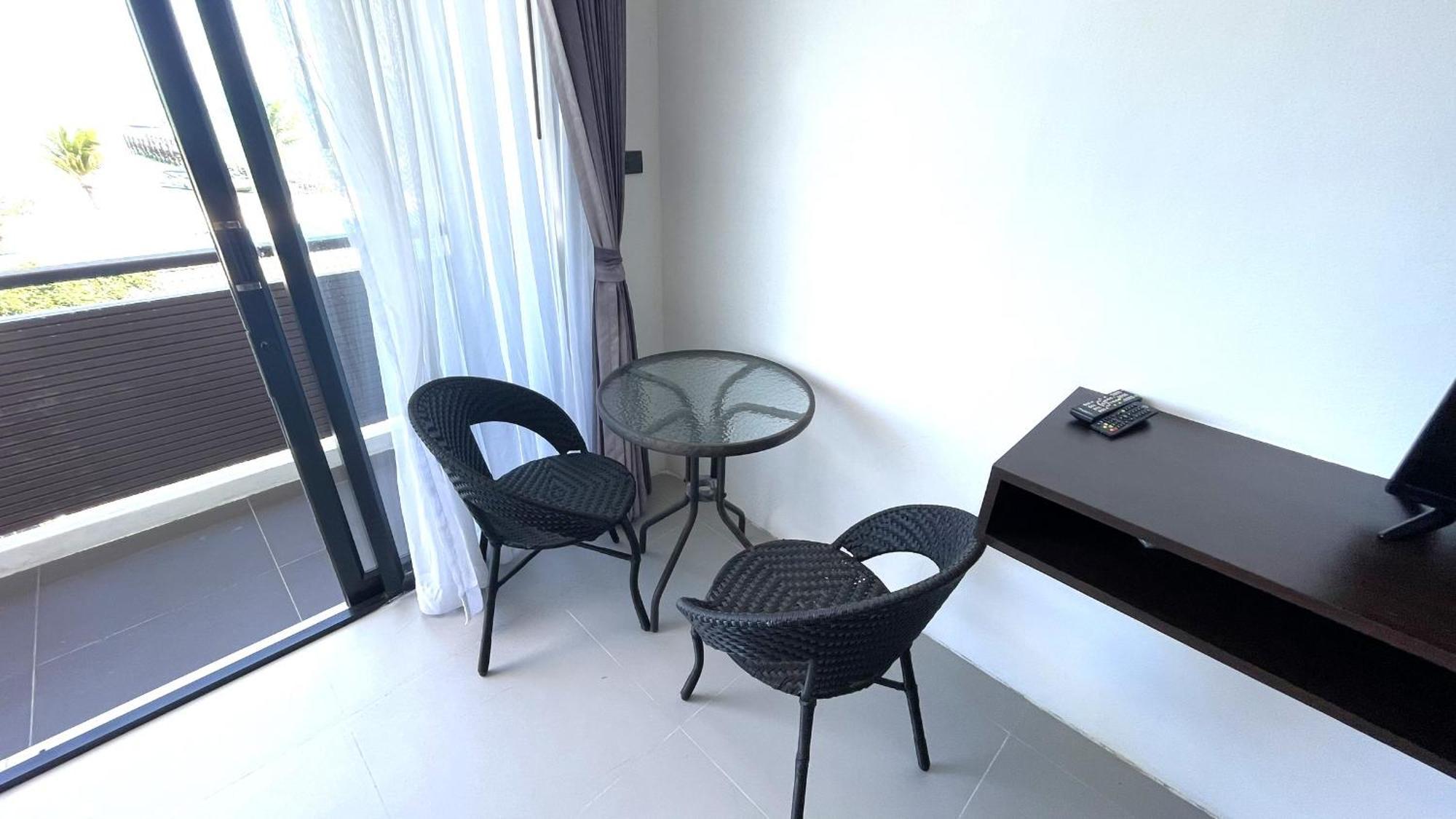 Rockstar Beach Apartments Bang Rak Beach  Room photo